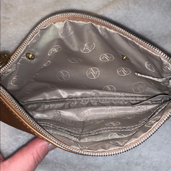 Adrienne Vittadini Copper Color Wristlet - Ex Cond - Picture 9 of 13